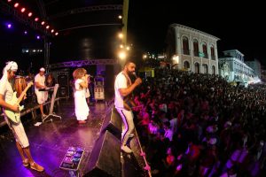 Foto - Show com o bloco Baianas Ozadas na noite de ontem. Crédito - Ane Souz/PMOP.