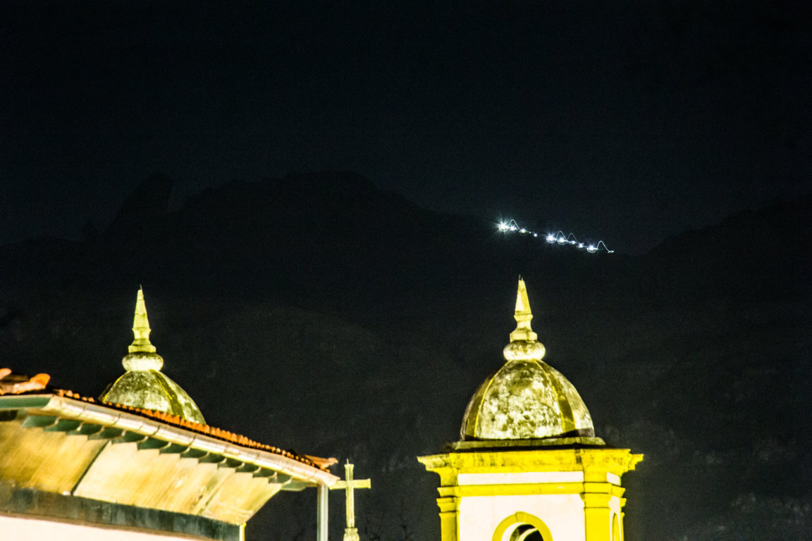 "Luzes misteriosas" se movendo na região do Pico do Itacolomi