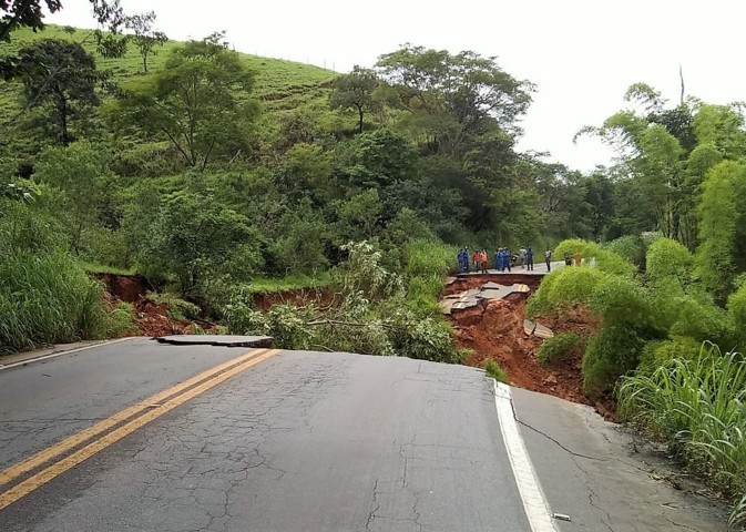 mg-262-transito-interrompido-mariana-mg