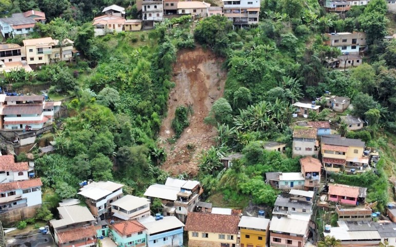 deslizamento-04-01-2022-rua-francisco-isac-ouro-preto