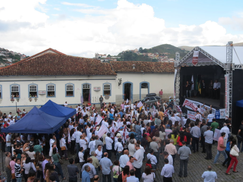 manifesto-mineracao-praca-tiradentes