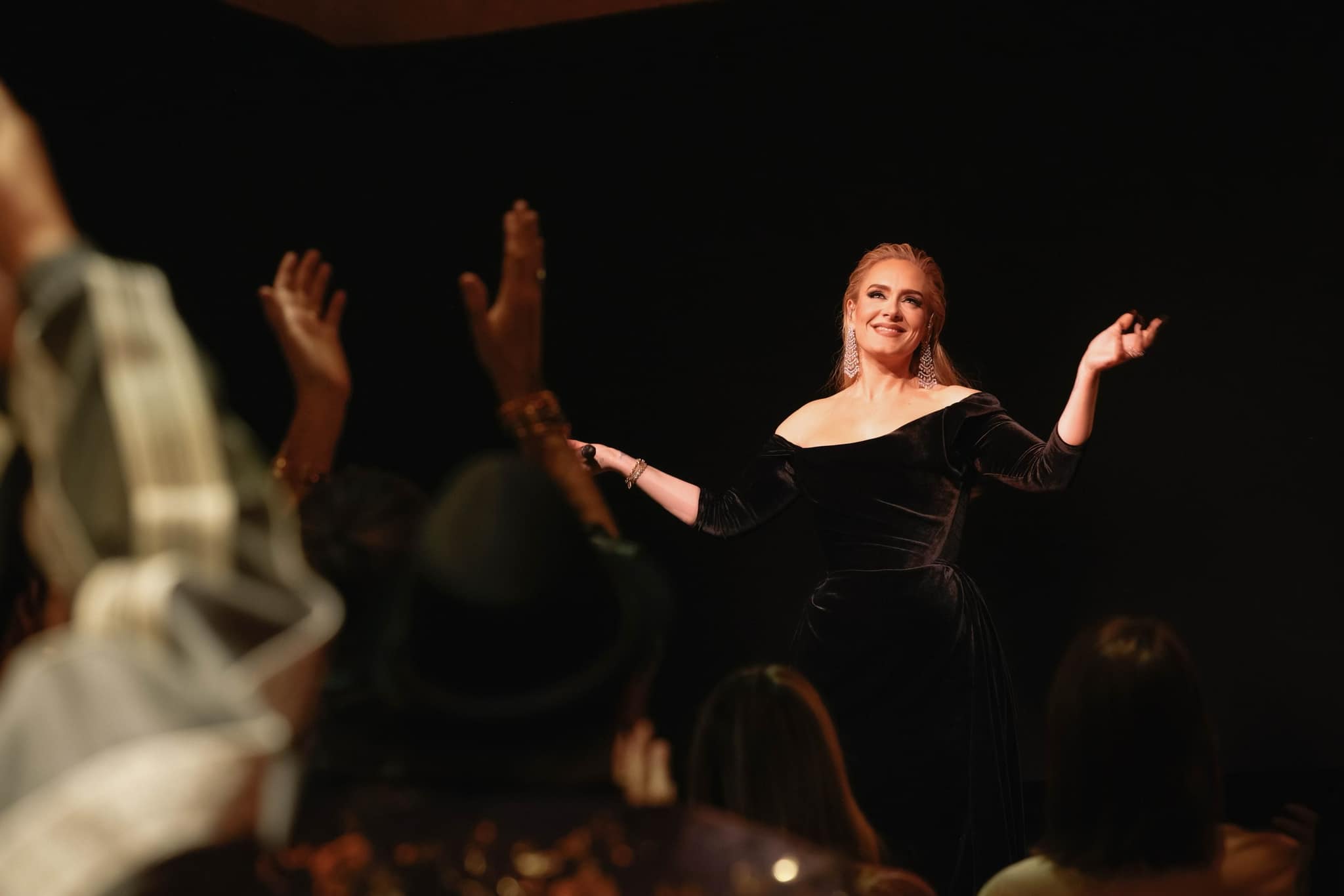 Adele faz 35 anos. Conheça as músicas mais tocadas da artista no Brasil