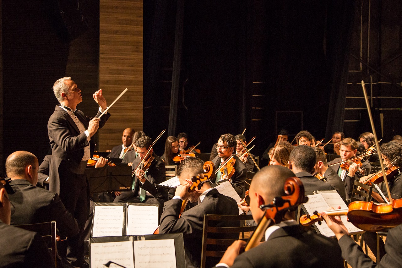 CONCERTO  Aos 20 anos, uma nova voz no piano brasileiro