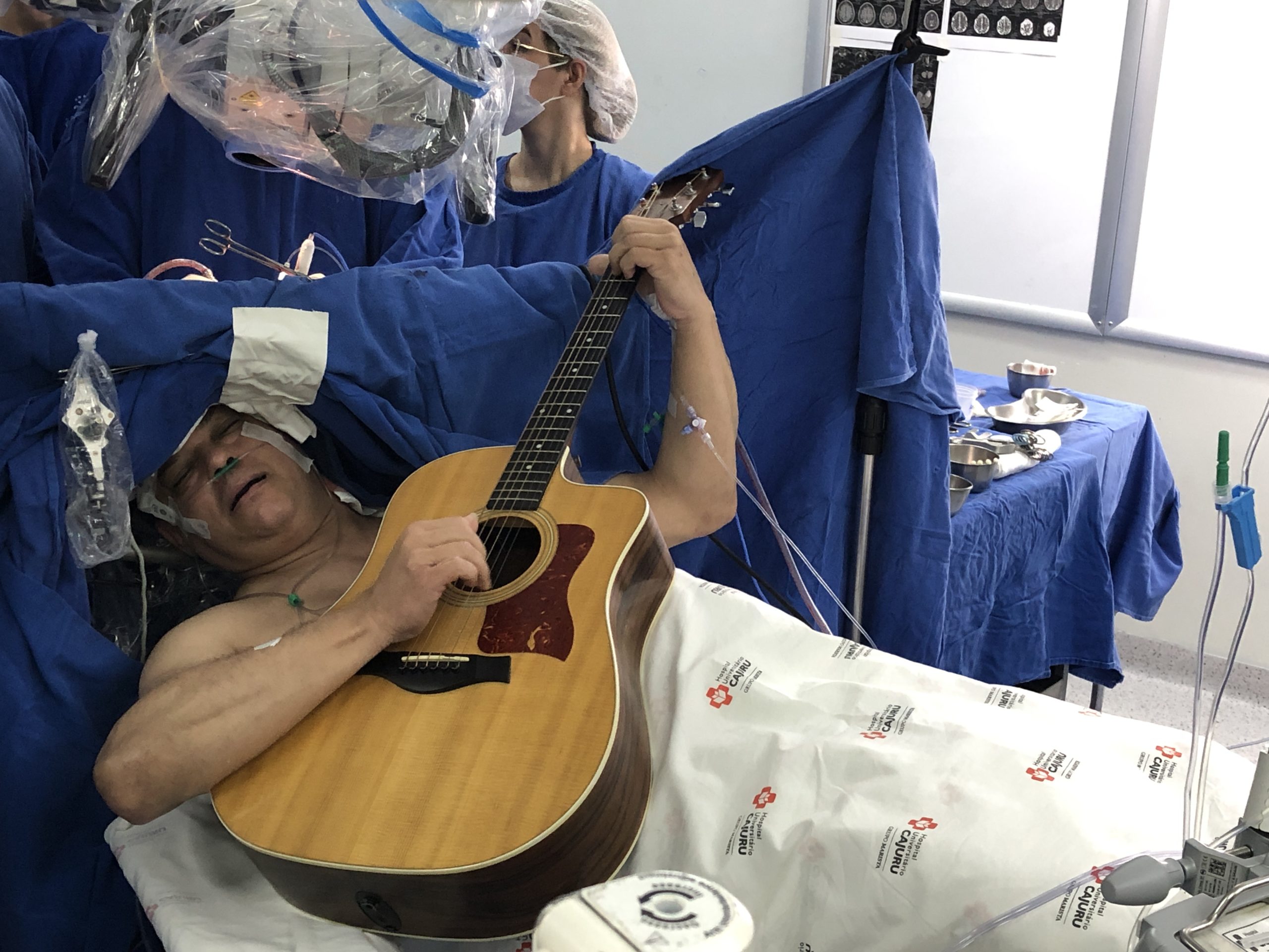 Orquestra de Câmara de Curitiba emociona pacientes e funcionários