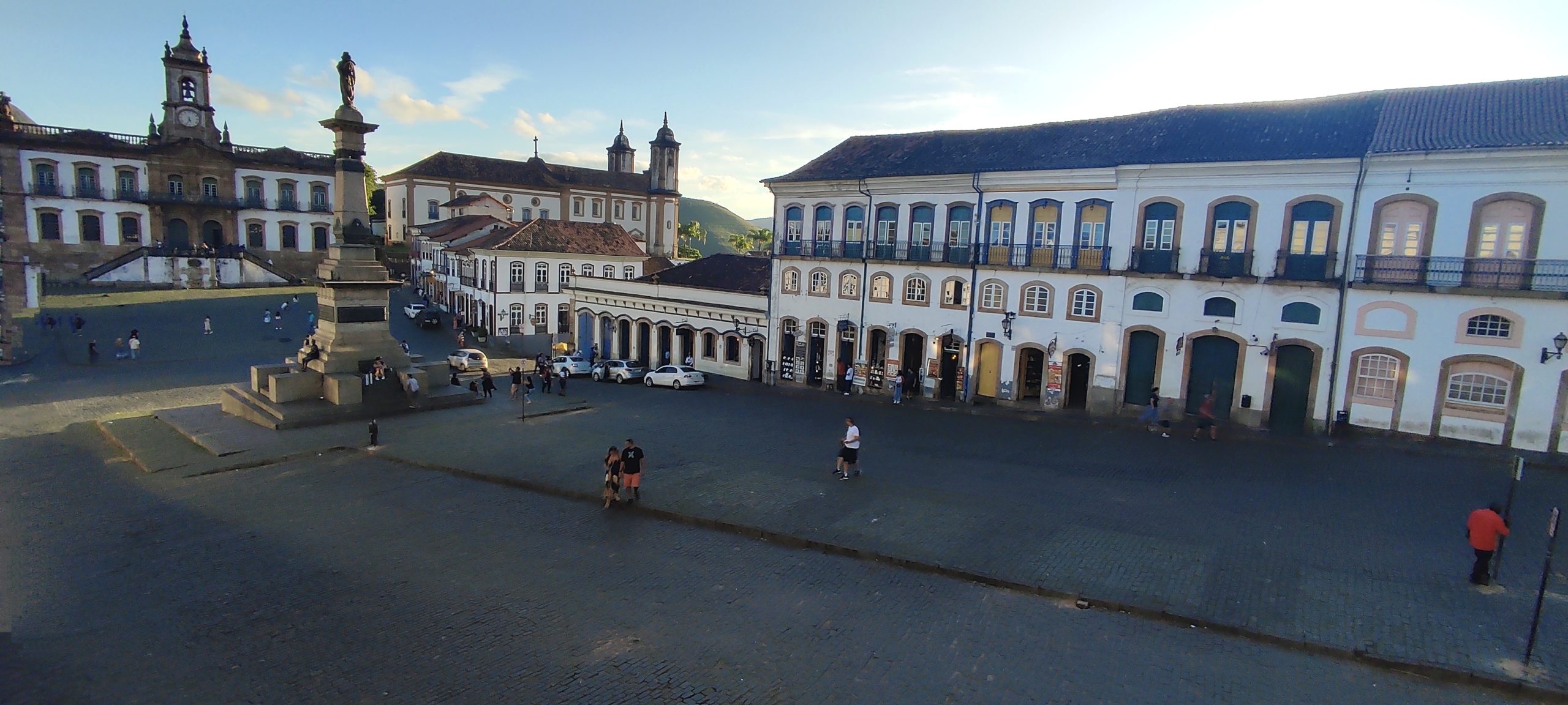 praca- tiradentes-centro-historico-ouro-preto-tino-ansaloni