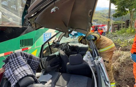 acidente-pocinho-ouro-preto-carro-onibus-quatro- feridos