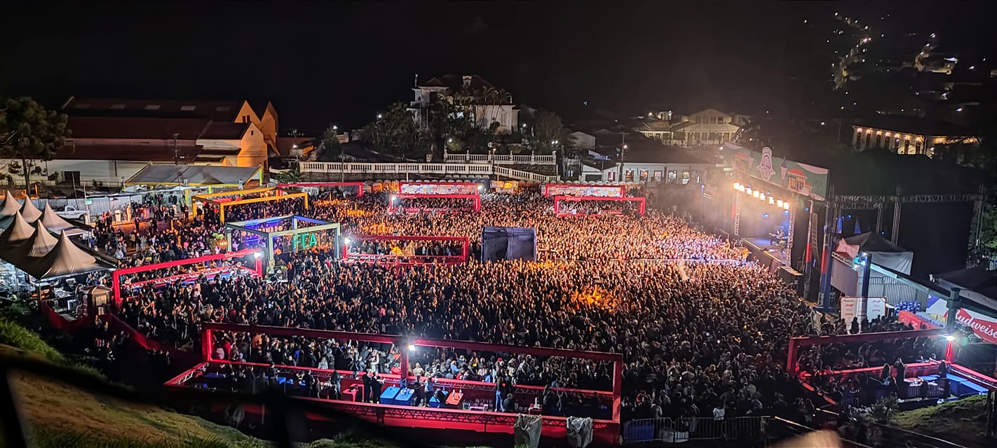 estacionamento-do-centro-de-convencoes-da-ufop-com-show