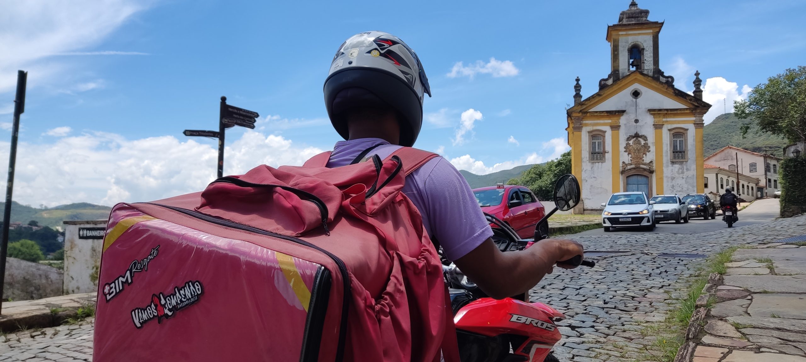 motoboy-centro-historico-ouro-preto-mg-reajuste-tarifa-foto-tino-ansaloni