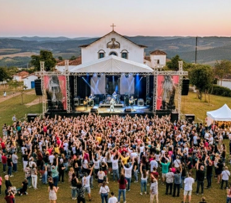 ilustracao-criada-inteligencia-artifical-localidade-chapada-ouro-preto-gastroarte Ilustração criada por IA aludindo ao ambiente do Gastroarte da Chapada