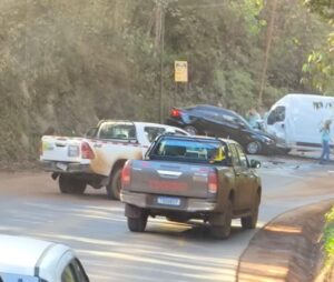 acidente-quatro-veiculos-baarragem-santarem-mg-129 (2)